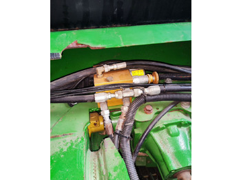 Пресс-подборщик рулонный John Deere 854: фото 4