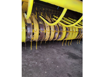 Пресс-подборщик рулонный New Holland 648: фото 4