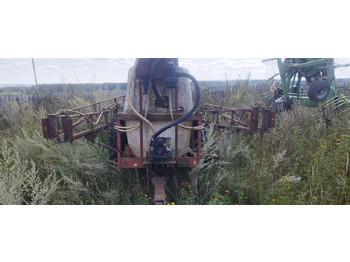 Прицепной опрыскиватель