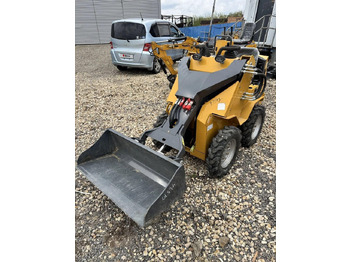 Мини-погрузчик (с бортовым поворотом) BOBCAT