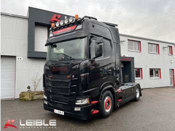 : фото в шапке страницы