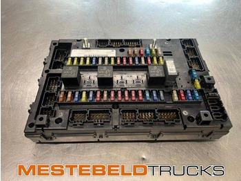 : фото в шапке страницы