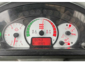 : фото в шапке страницы