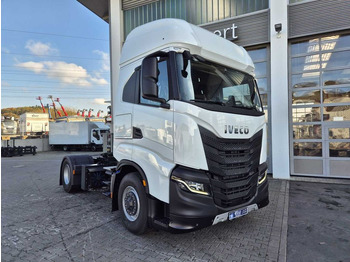 Iveco AS440X49T/P ON 4x4 HI-TRACTION Intarder 2x Bett  в лизинг Iveco AS440X49T/P ON 4x4 HI-TRACTION Intarder 2x Bett: фото 1