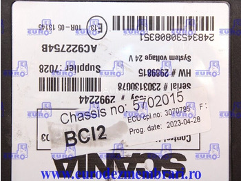 : фото в шапке страницы