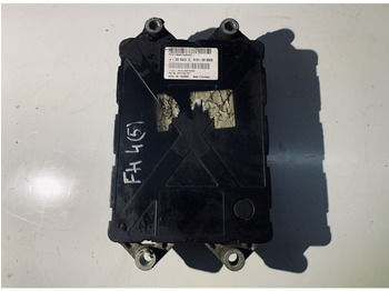 : фото в шапке страницы