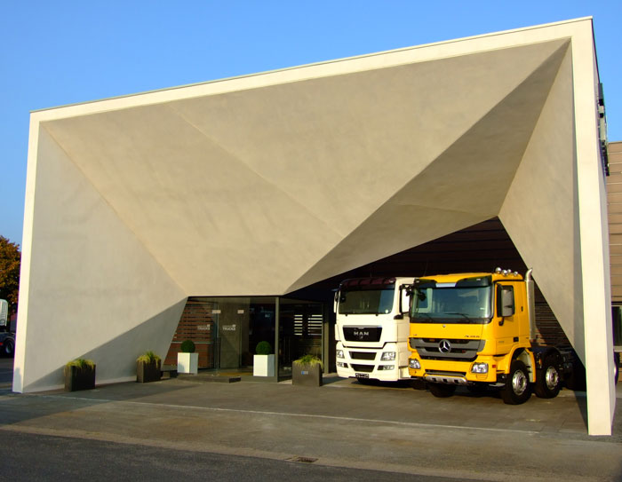 Офис и мастерская MARGARITIS Trucks на стоянке в Кёльне