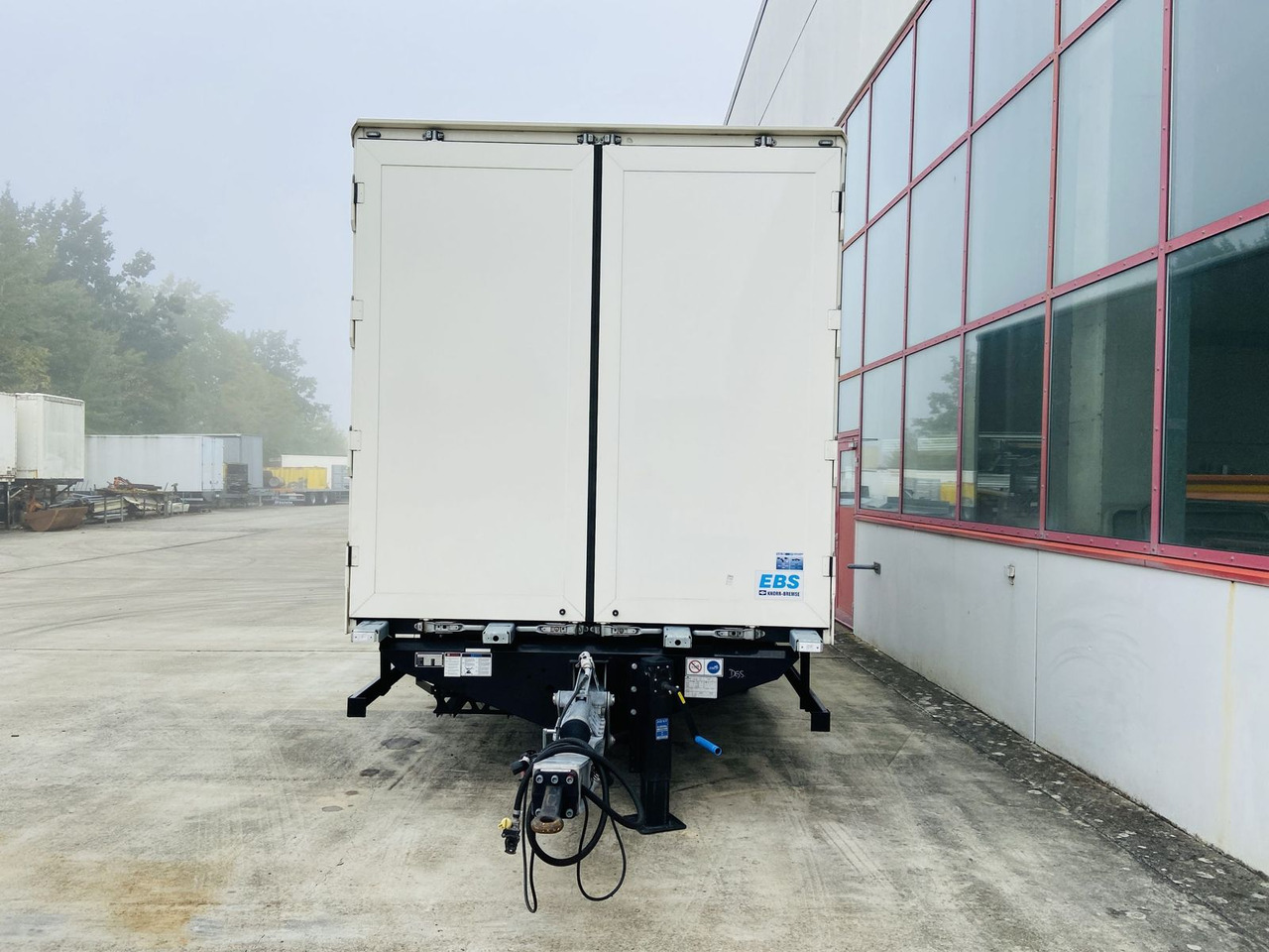 Möslein Tandem Koffer, Ladebordwand 1,5 t + Durchladbar - Прицеп-фургон: фото 3 Möslein Tandem Koffer, Ladebordwand 1,5 t + Durchladbar - Прицеп-фургон: фото 3