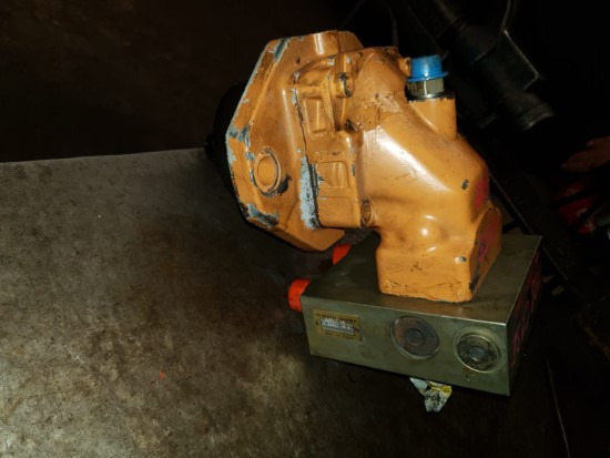 CASE 788 (MOTOR HIDRÁULICO) - Гидравлический насос для Строительной техники: фото 1 CASE 788 (MOTOR HIDRÁULICO) - Гидравлический насос для Строительной техники: фото 1