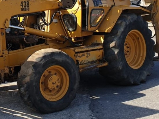 CATERPILLAR 438 SERIES II (NEUMÁTICOS) - Шины и диски для Строительной техники: фото 1