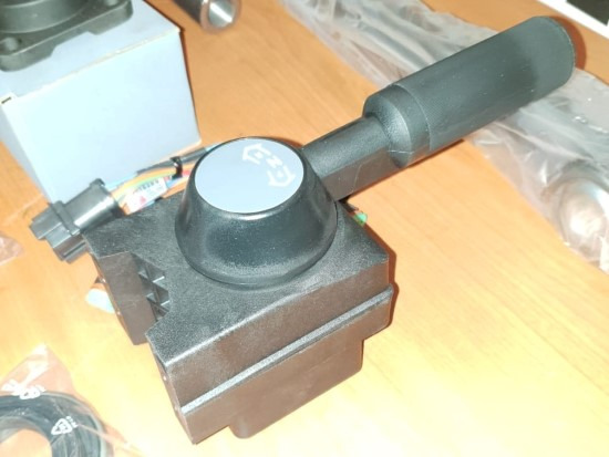 CATERPILLAR (MANDO / PALANCA INVERSOR) - Электрическая система для Строительной техники: фото 1