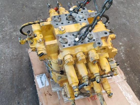 KOMATSU PC600 (DISTRIBUIDOR) - Гидравлический клапан для Строительной техники: фото 1 KOMATSU PC600 (DISTRIBUIDOR) - Гидравлический клапан для Строительной техники: фото 1