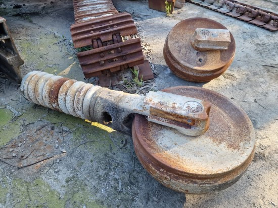 KOMATSU PC600 (RUEDA GUÍA Y MUELLE TENSOR) - Запчасти ходовой части для Строительной техники: фото 1 KOMATSU PC600 (RUEDA GUÍA Y MUELLE TENSOR) - Запчасти ходовой части для Строительной техники: фото 1