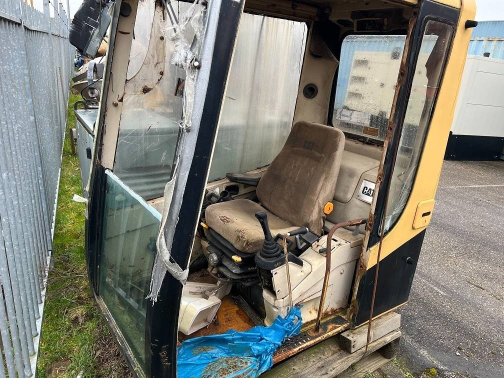 CAT 315 320 325 330 cabin - Кабина для Строительной техники: фото 1 CAT 315 320 325 330 cabin - Кабина для Строительной техники: фото 1