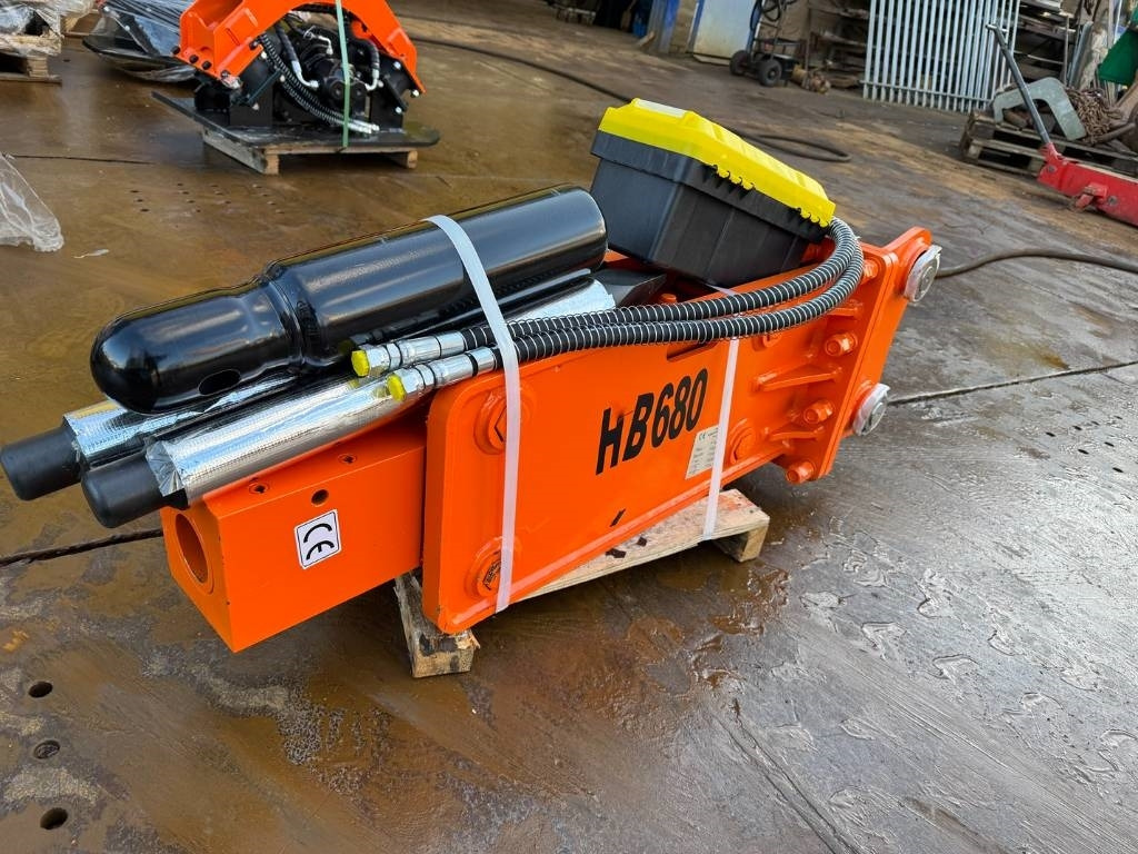 HB 680 hammer 4.5/6 ton - Гидромолот для Строительной техники: фото 1 HB 680 hammer 4.5/6 ton - Гидромолот для Строительной техники: фото 1