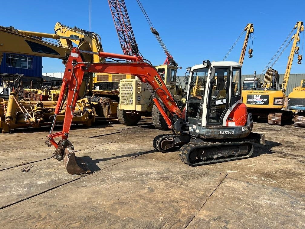 Kubota KX 121-3 - Мини-экскаватор: фото 1 Kubota KX 121-3 - Мини-экскаватор: фото 1