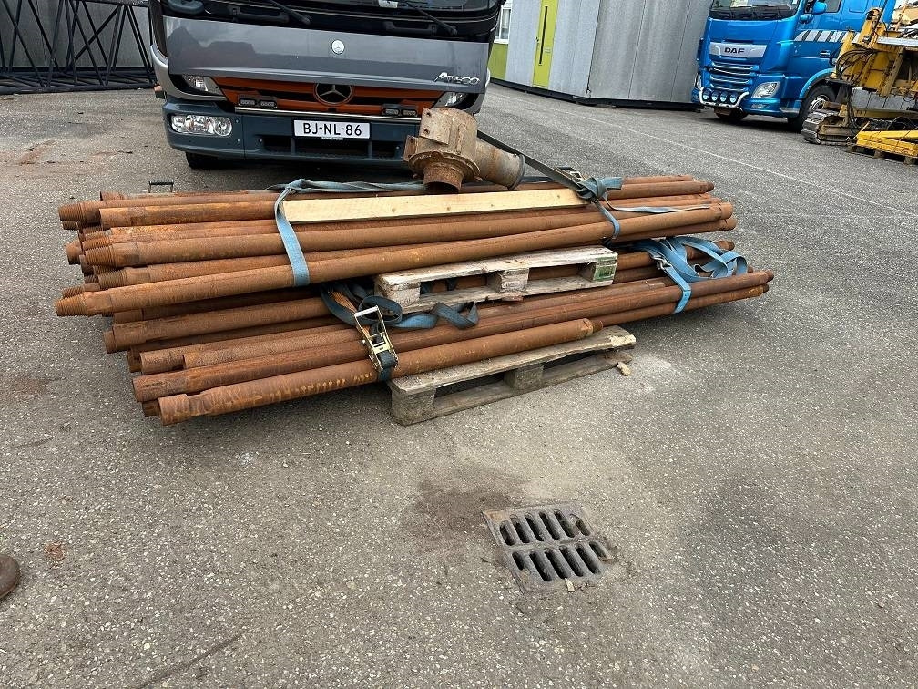 Drilling pipe 75mm 3m long  - Запчасти для Строительной техники: фото 1