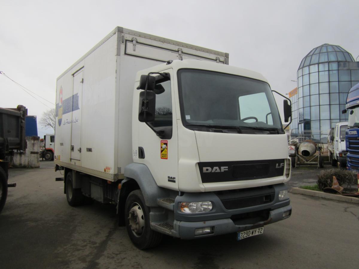 DAF LF 220 - Грузовик для перевозки животных: фото 2 DAF LF 220 - Грузовик для перевозки животных: фото 2
