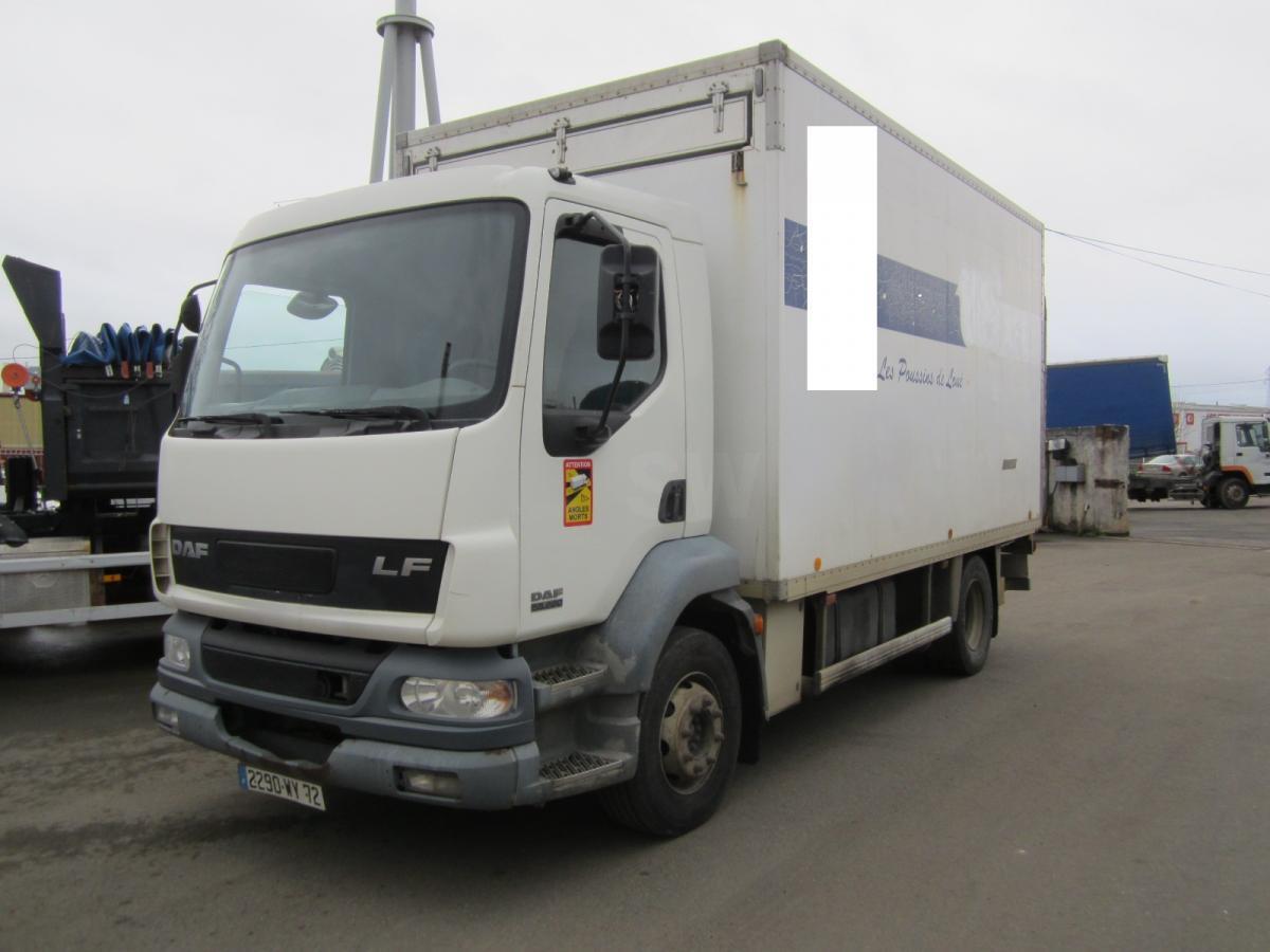 DAF LF 220 - Грузовик для перевозки животных: фото 1 DAF LF 220 - Грузовик для перевозки животных: фото 1