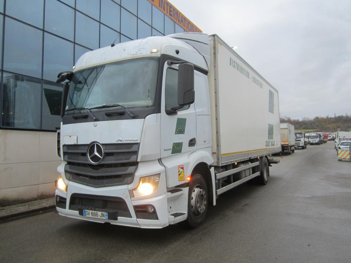 Mercedes Actros 1833 - Грузовик с закрытым кузовом: фото 1 Mercedes Actros 1833 - Грузовик с закрытым кузовом: фото 1