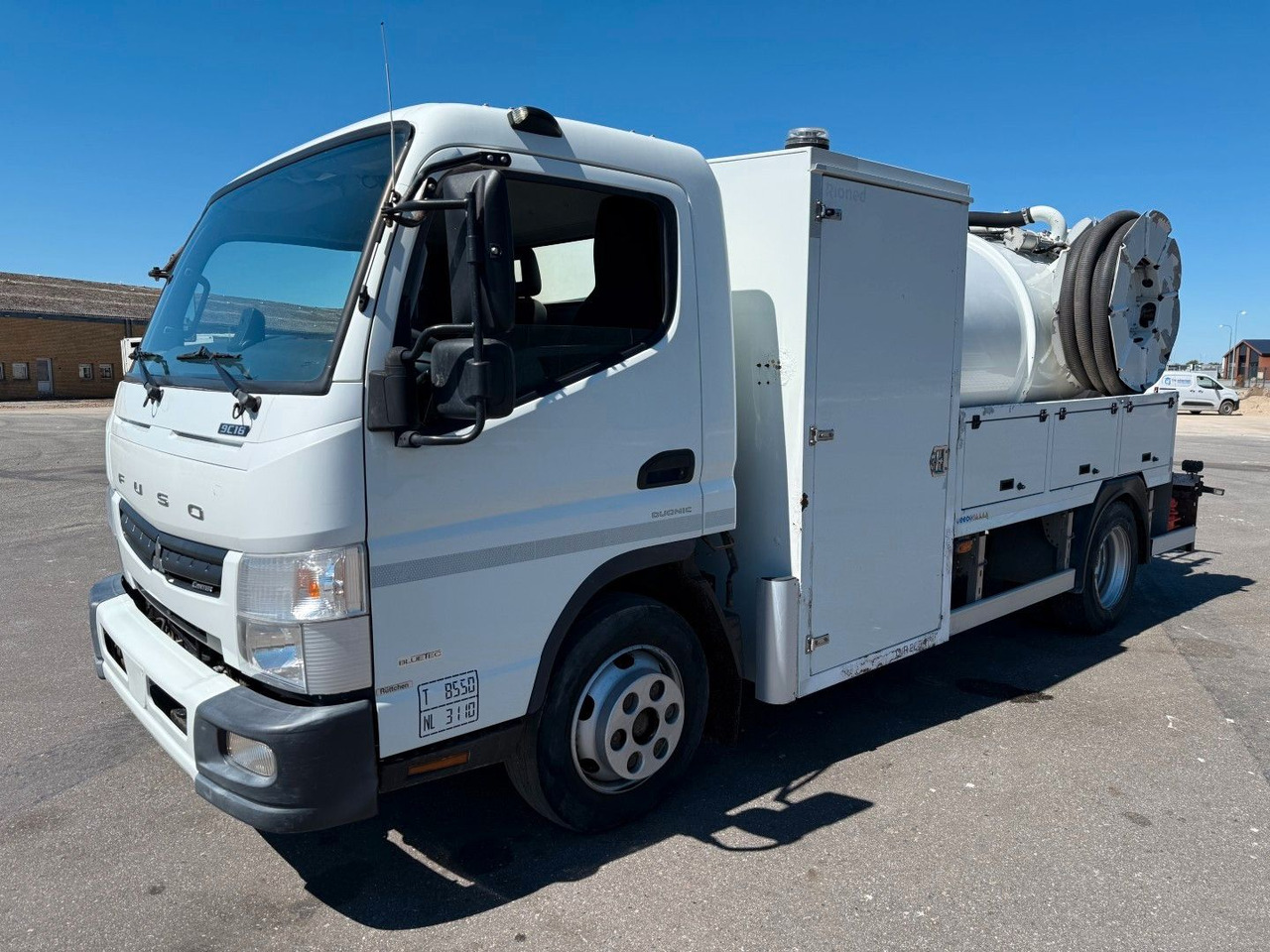 FUSO Canter 9C18 Duonic Rioned 3500 l. Kombi Euro 6 - Ассенизатор: фото 1 FUSO Canter 9C18 Duonic Rioned 3500 l. Kombi Euro 6 - Ассенизатор: фото 1