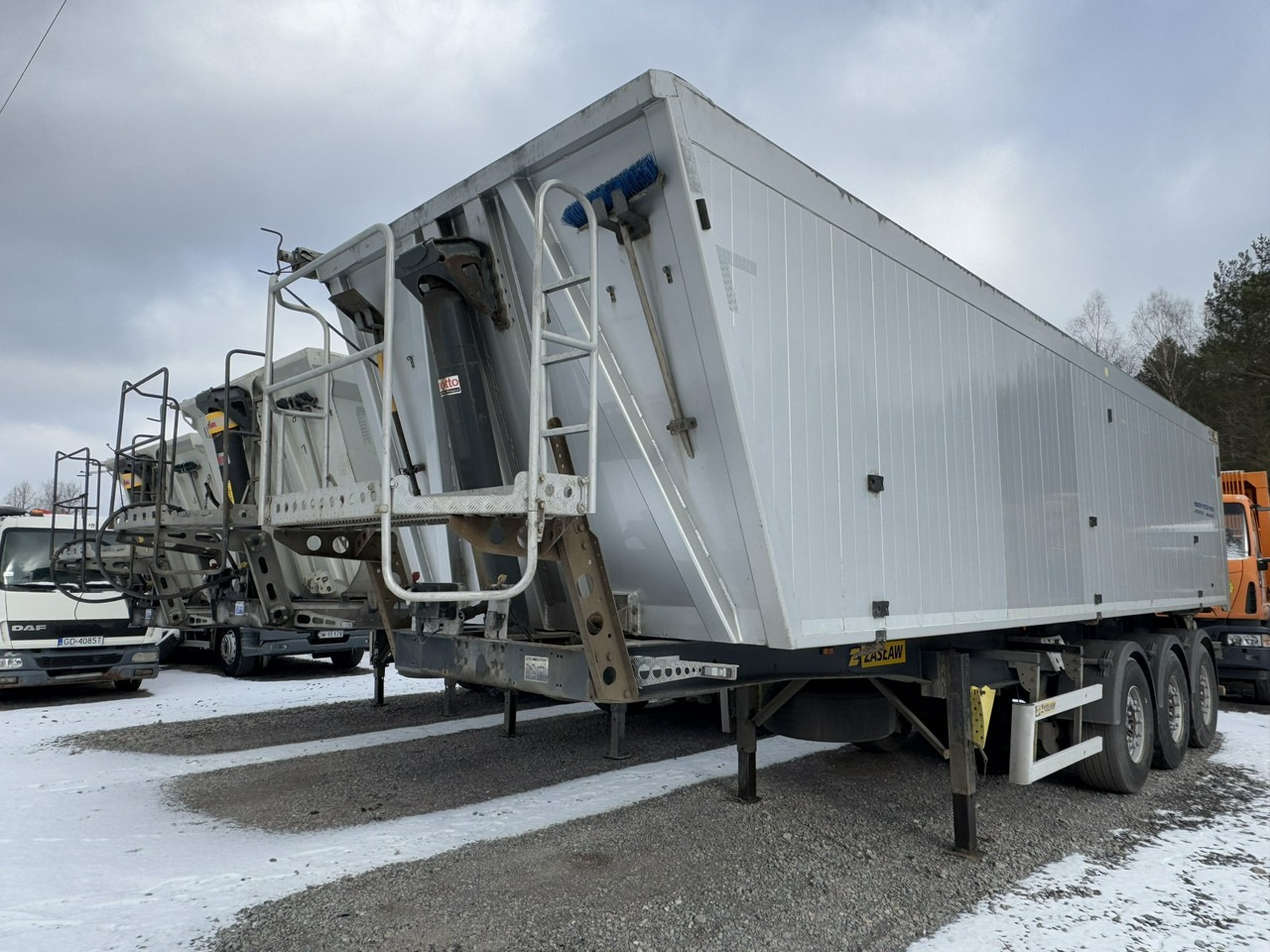 Zasław D-653 / 41m3 - Самосвальный полуприцеп: фото 1 Zasław D-653 / 41m3 - Самосвальный полуприцеп: фото 1