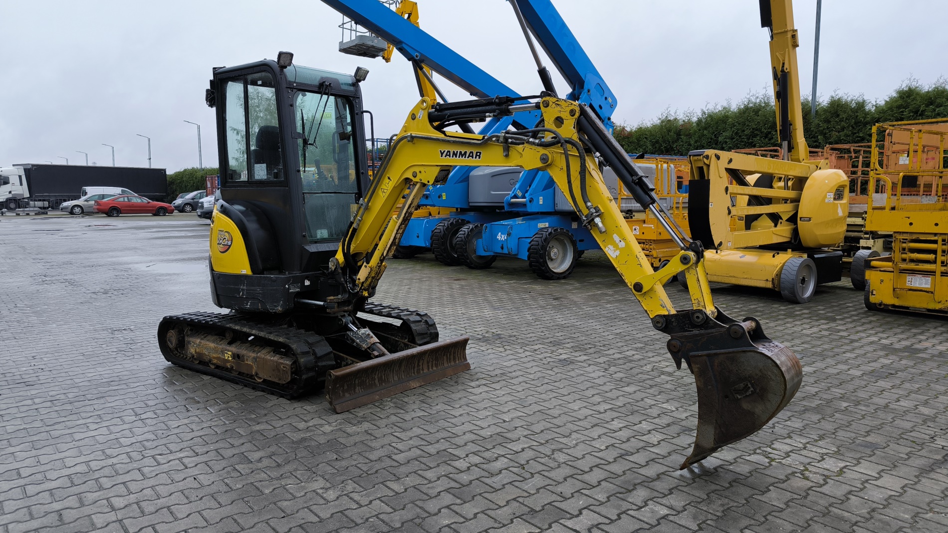 YANMAR ViO 25-4 - Мини-экскаватор: фото 1