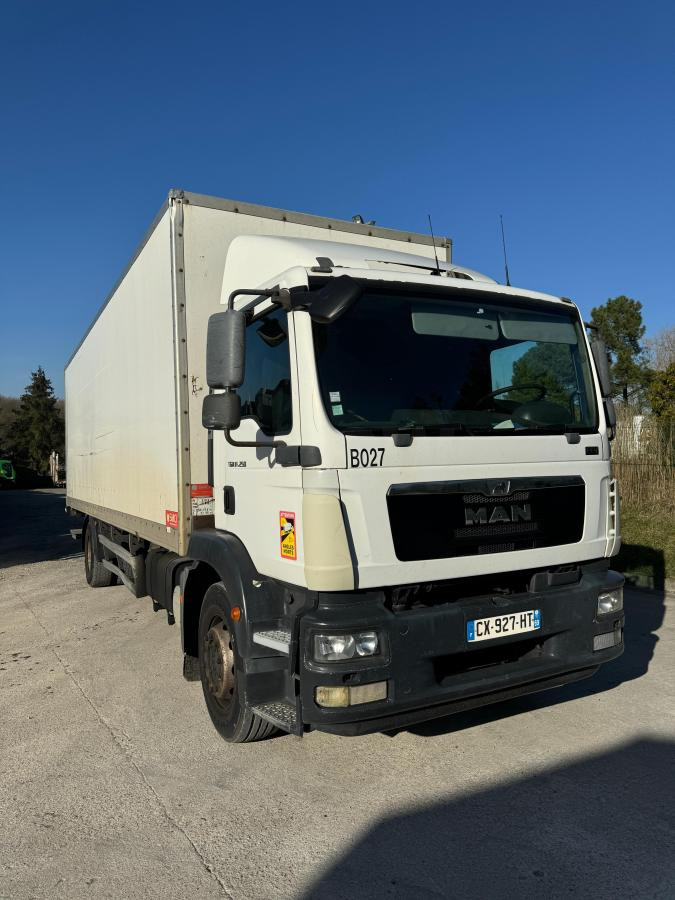 MAN TGM 18.250 - Грузовик с закрытым кузовом: фото 1 MAN TGM 18.250 - Грузовик с закрытым кузовом: фото 1