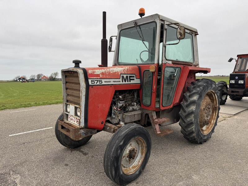 Massey Ferguson 575 - Трактор: фото 1 Massey Ferguson 575 - Трактор: фото 1