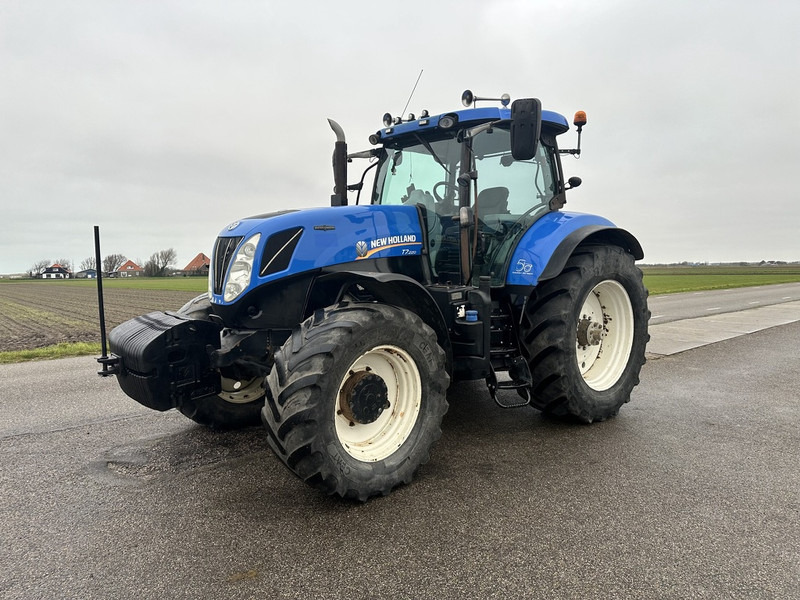 New Holland T7.220 - Трактор: фото 1 New Holland T7.220 - Трактор: фото 1