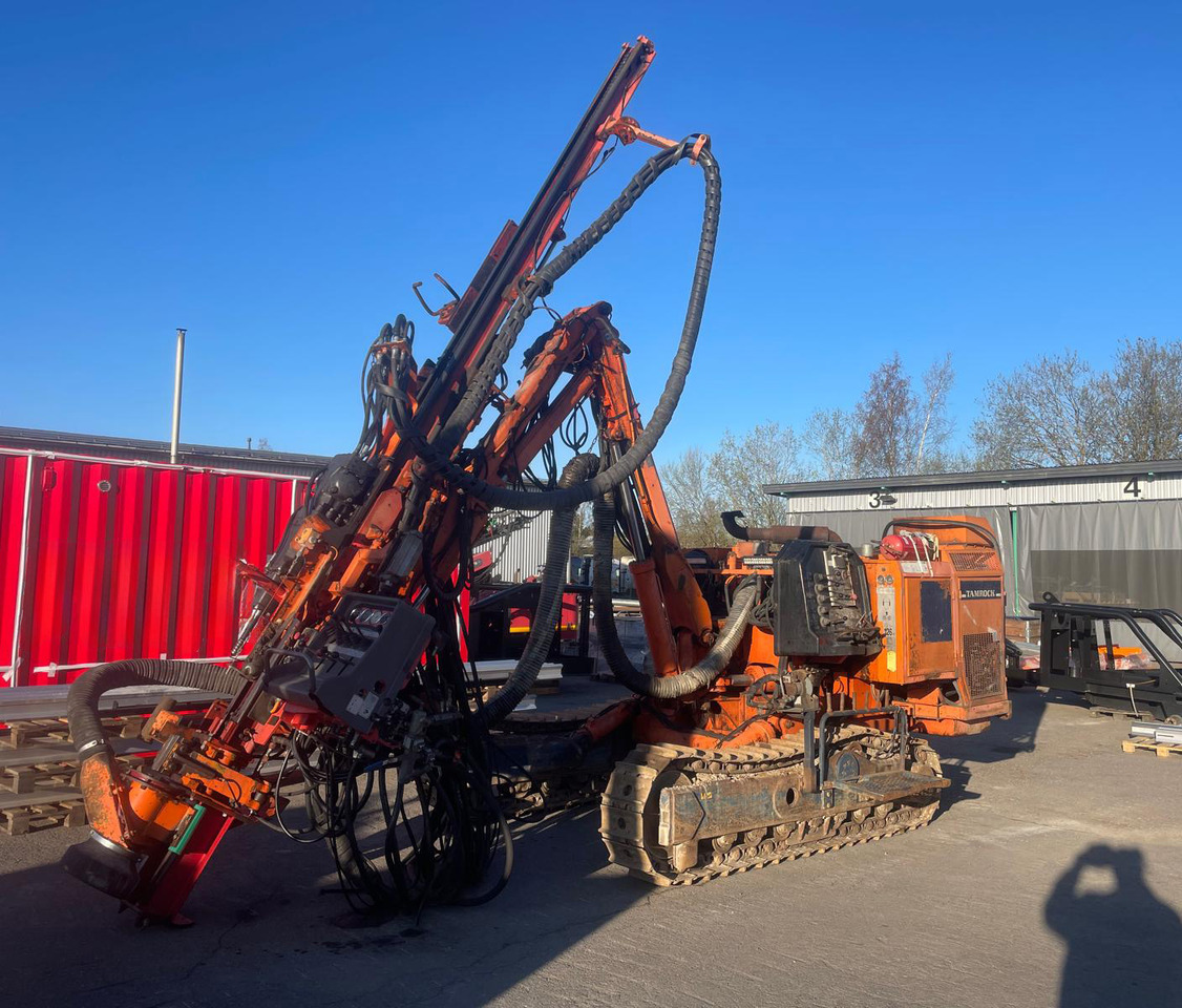 Tamrock Dino 560 - Буровая машина: фото 1 Tamrock Dino 560 - Буровая машина: фото 1