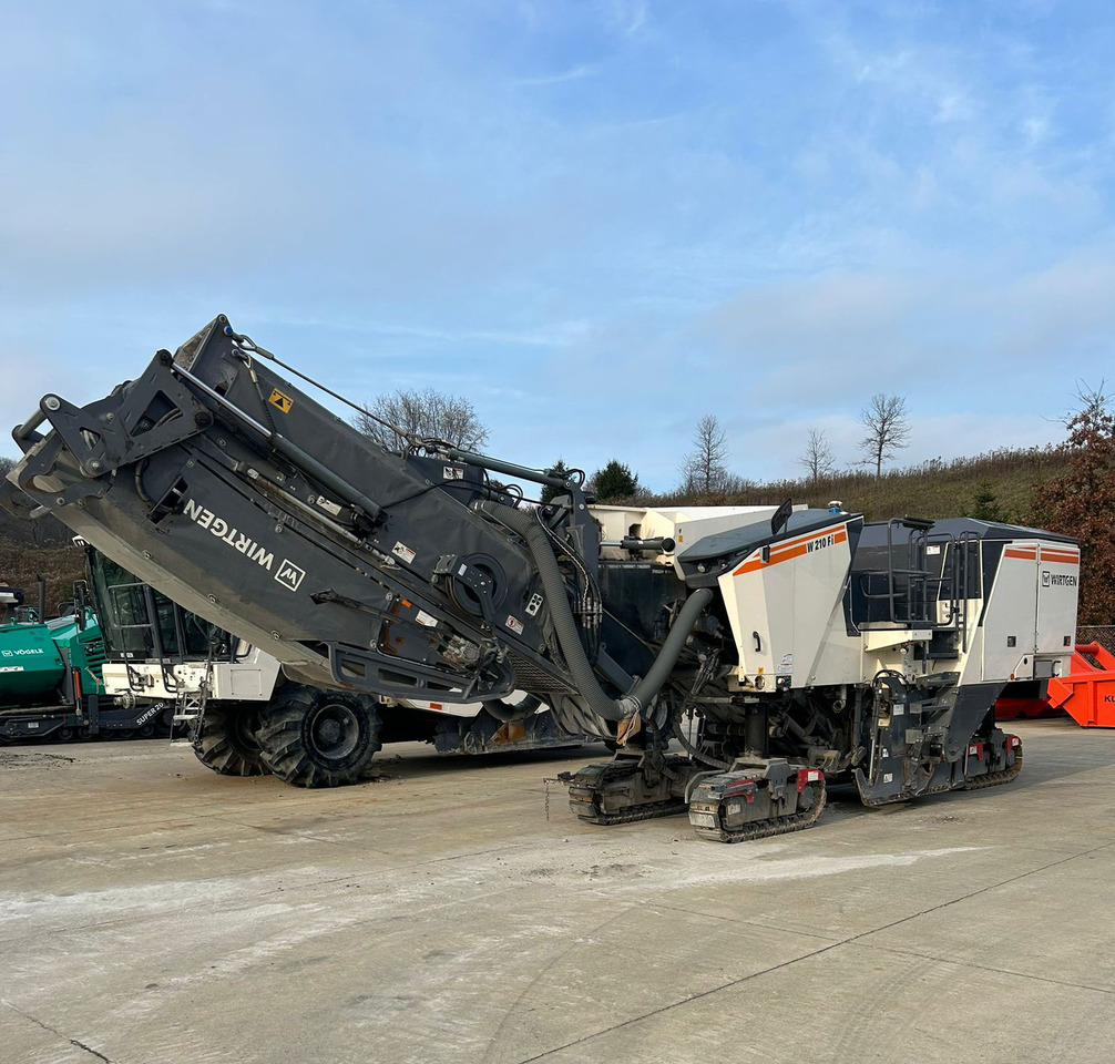 Wirtgen W 210 FI - Дорожная фреза: фото 2 Wirtgen W 210 FI - Дорожная фреза: фото 2