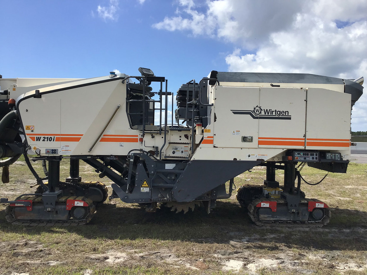 Wirtgen W 210 i - Дорожная фреза: фото 1 Wirtgen W 210 i - Дорожная фреза: фото 1