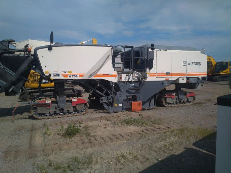 Wirtgen W 250 I - Дорожная фреза: фото 1 Wirtgen W 250 I - Дорожная фреза: фото 1