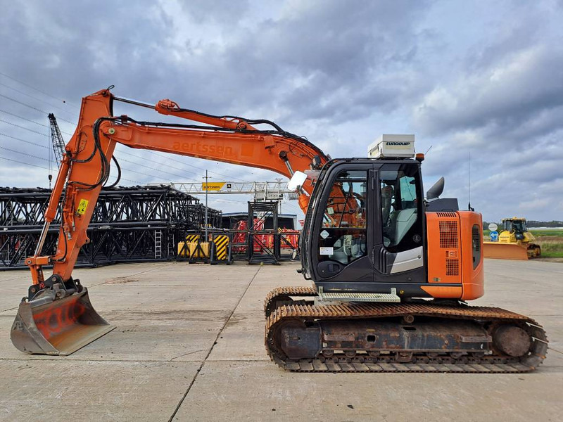 Hitachi ZX135US-6 - Гусеничный экскаватор: фото 1 Hitachi ZX135US-6 - Гусеничный экскаватор: фото 1