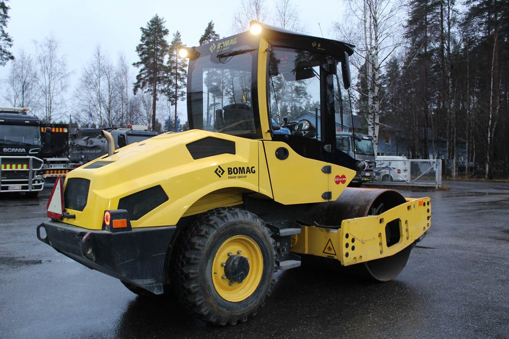 BOMAG BW145 D-5 - Каток: фото 1 BOMAG BW145 D-5 - Каток: фото 1