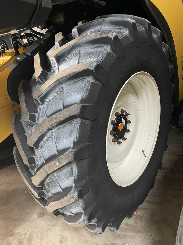 New Holland Bereifung New Holland CR 9,80 710/70 R42 - Жатка зерновая: фото 1