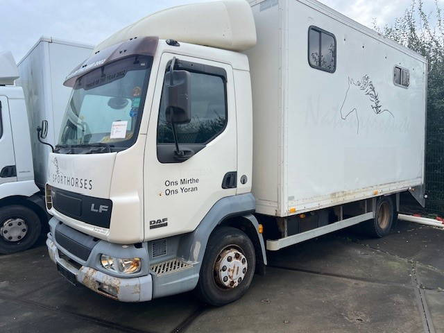 DAF LF 180 FA45.180 LF  - Грузовик с закрытым кузовом: фото 1