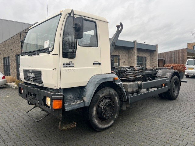 MAN 18.284 18.264 Steel spring - Грузовик-контейнеровоз/ Сменный кузов: фото 1 MAN 18.284 18.264 Steel spring - Грузовик-контейнеровоз/ Сменный кузов: фото 1