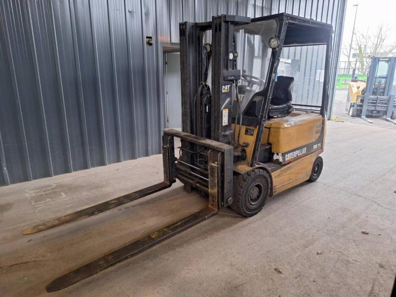 Caterpillar EP25K - Электропогрузчик: фото 1 Caterpillar EP25K - Электропогрузчик: фото 1