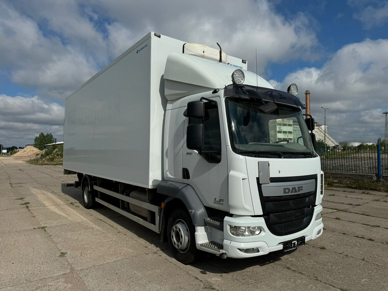 DAF LF 55 250 - Грузовик с закрытым кузовом: фото 1 DAF LF 55 250 - Грузовик с закрытым кузовом: фото 1