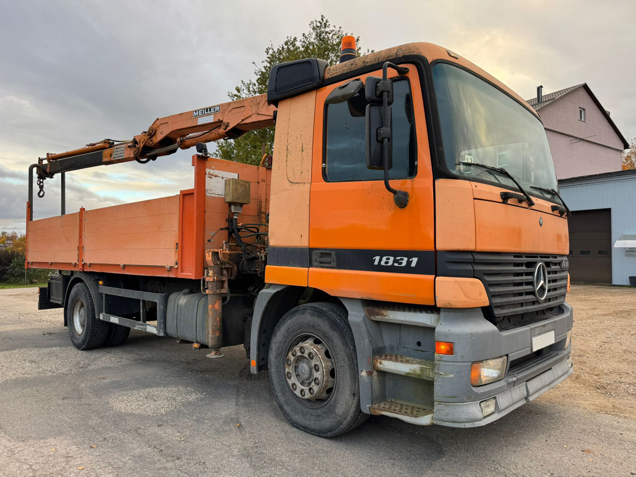 MERCEDES-BENZ 1831 - Грузовик бортовой/ Платформа: фото 1 MERCEDES-BENZ 1831 - Грузовик бортовой/ Платформа: фото 1
