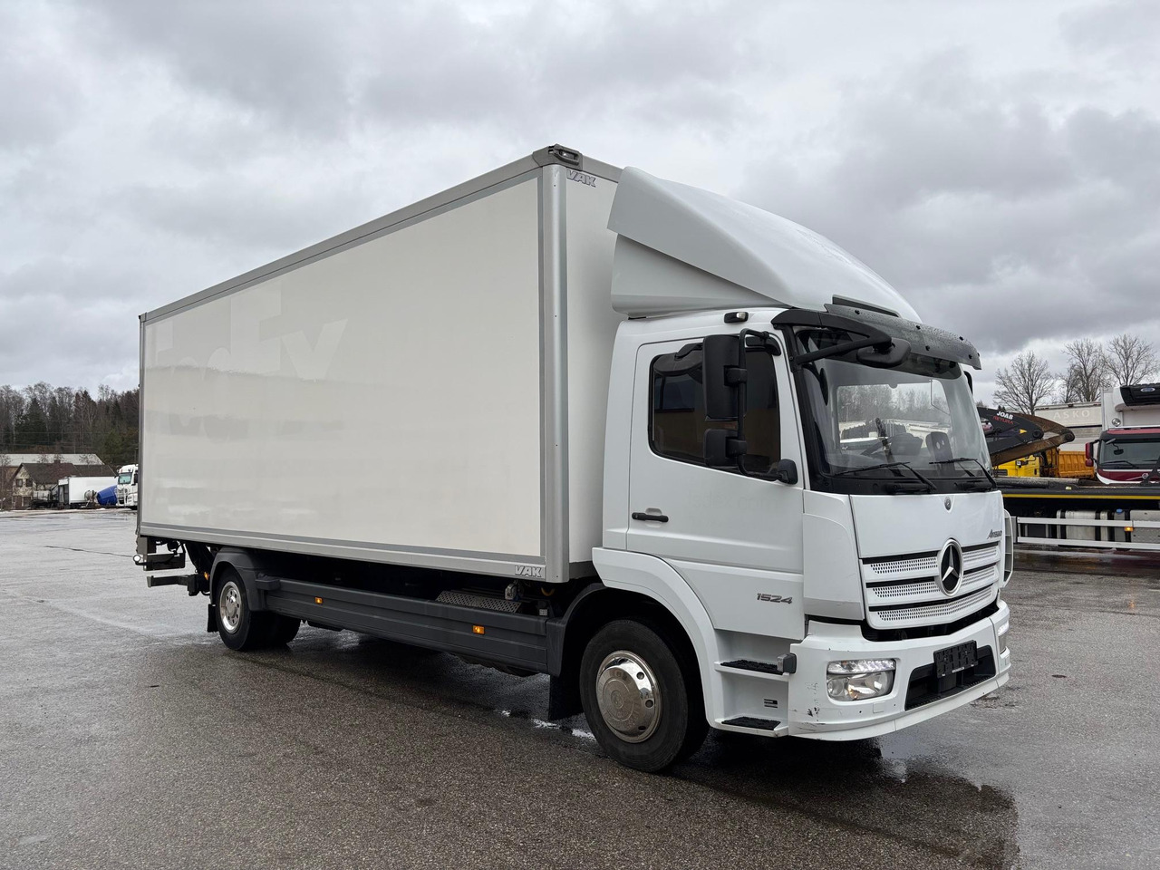 MERCEDES-BENZ ATEGO 1524 - Грузовик с закрытым кузовом: фото 1 MERCEDES-BENZ ATEGO 1524 - Грузовик с закрытым кузовом: фото 1