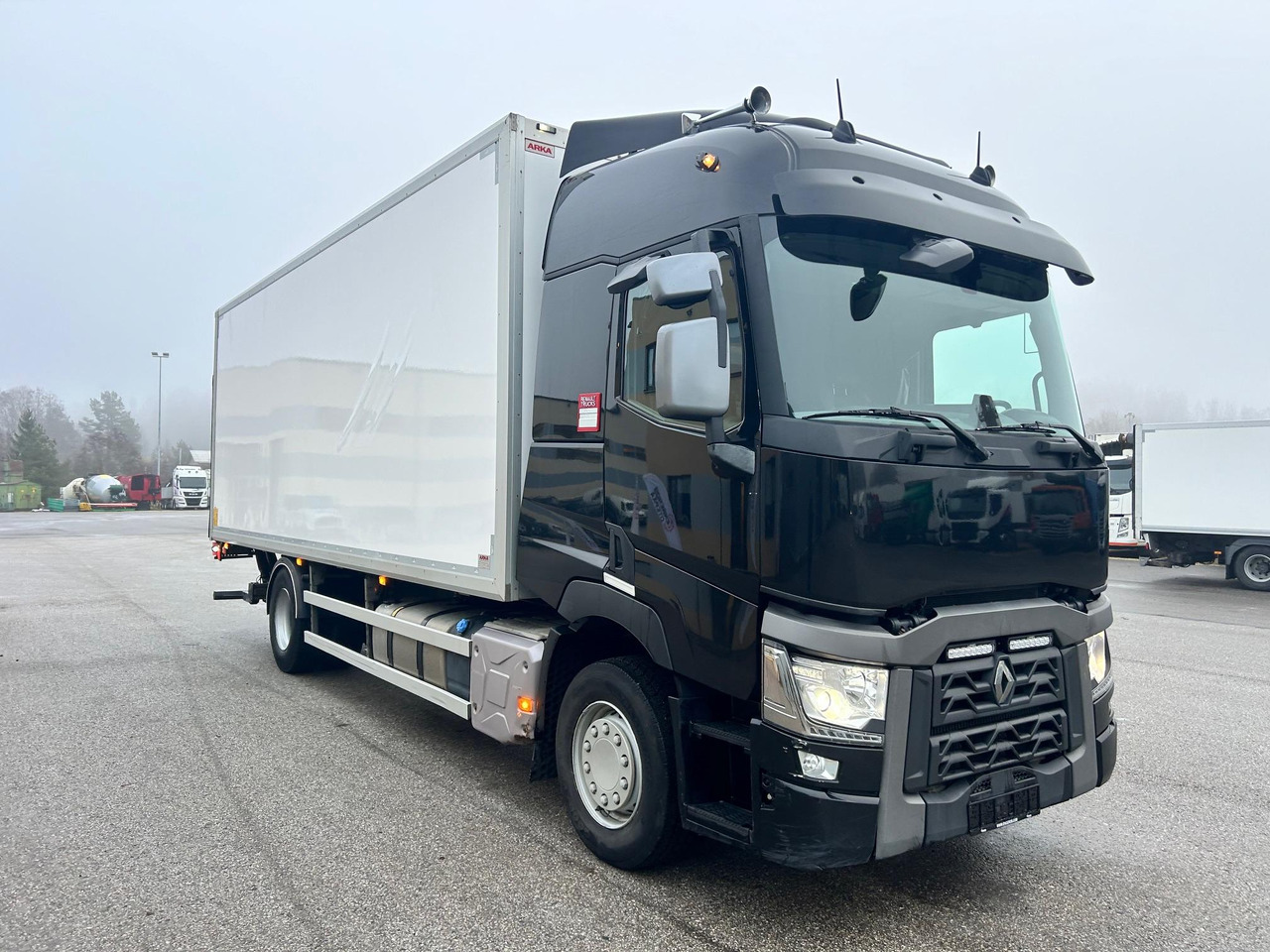 RENAULT T380 - Грузовик с закрытым кузовом: фото 1