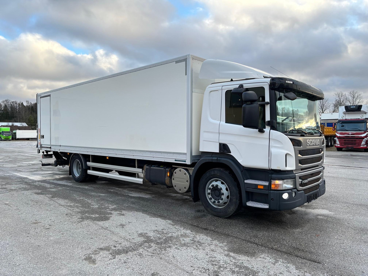 SCANIA P280 - Грузовик с закрытым кузовом: фото 1 SCANIA P280 - Грузовик с закрытым кузовом: фото 1