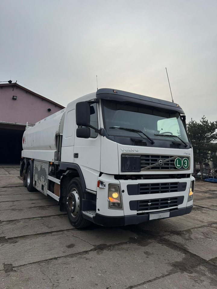 VOLVO FM12.380 - Грузовик-цистерна: фото 1 VOLVO FM12.380 - Грузовик-цистерна: фото 1