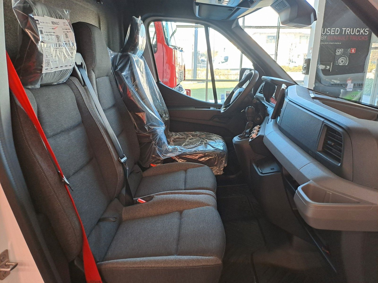 Цельнометаллический фургон Renault Master L3H2 170 - NAV Klimaaut. Holzb. 270°: фото 11