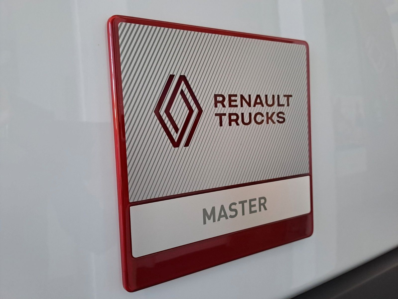 Цельнометаллический фургон Renault Master L3H2 170 - NAV Klimaaut. Holzb. 270°: фото 14