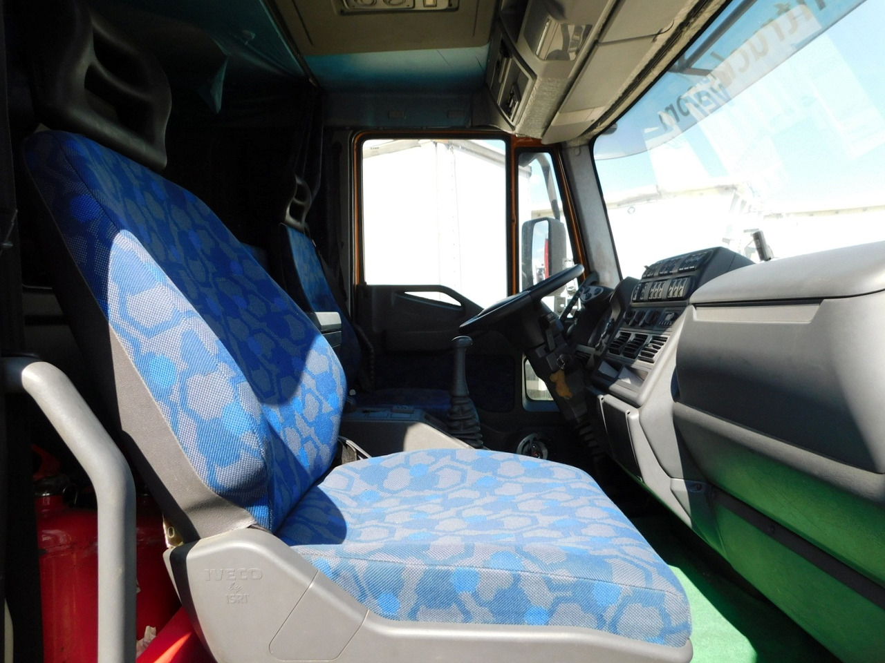 Iveco Eurocargo 120e24pmll - Грузовик с закрытым кузовом: фото 5 Iveco Eurocargo 120e24pmll - Грузовик с закрытым кузовом: фото 5