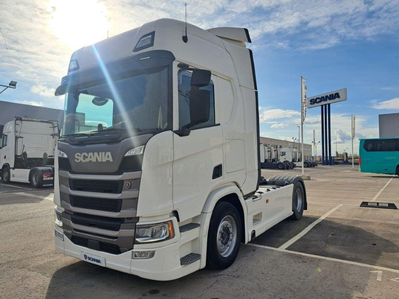 UVES01240185 - Тягач: фото 1